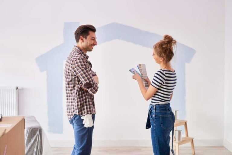 imgi_35_couple-painting-the-interior-wall-in-their-new-apartment-1024x684